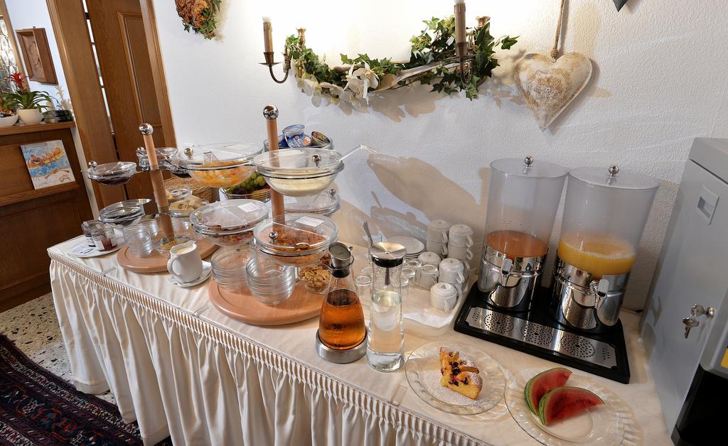 Hotel Garni Jennewein Mayrhofen Bagian luar foto
