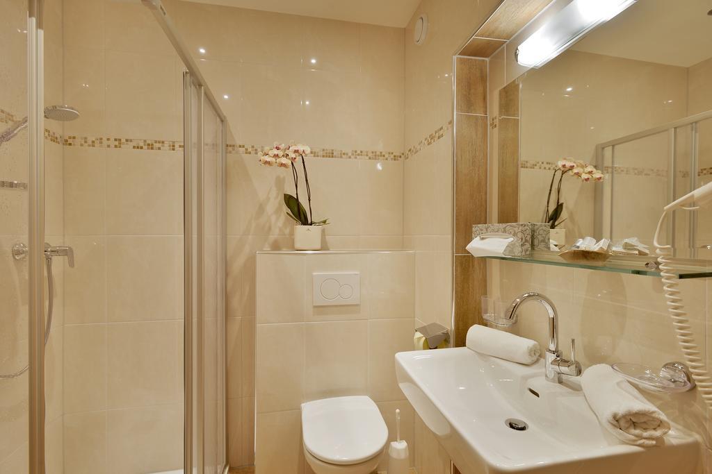 Hotel Garni Jennewein Mayrhofen Ruang foto