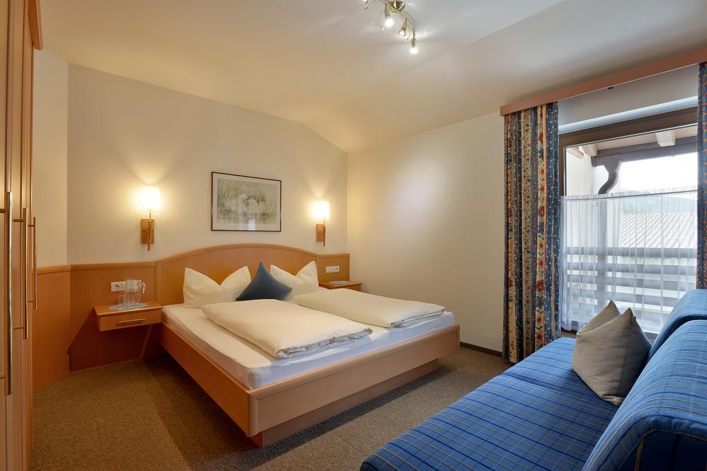 Hotel Garni Jennewein Mayrhofen Ruang foto