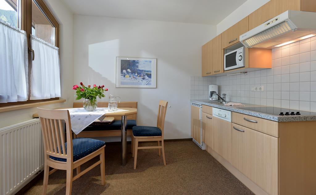 Hotel Garni Jennewein Mayrhofen Ruang foto