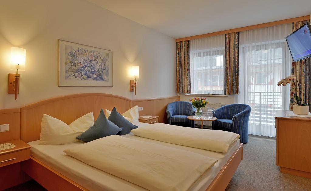 Hotel Garni Jennewein Mayrhofen Ruang foto