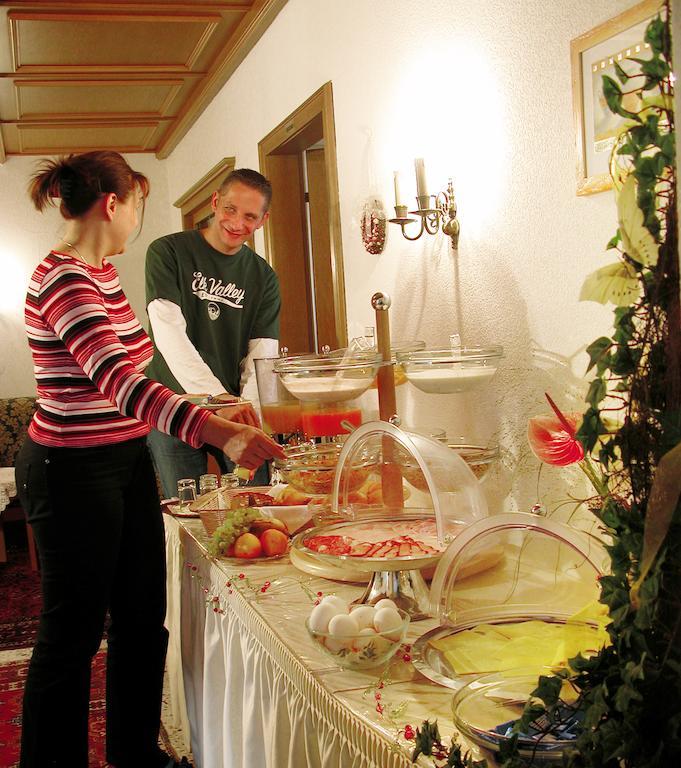 Hotel Garni Jennewein Mayrhofen Bagian luar foto