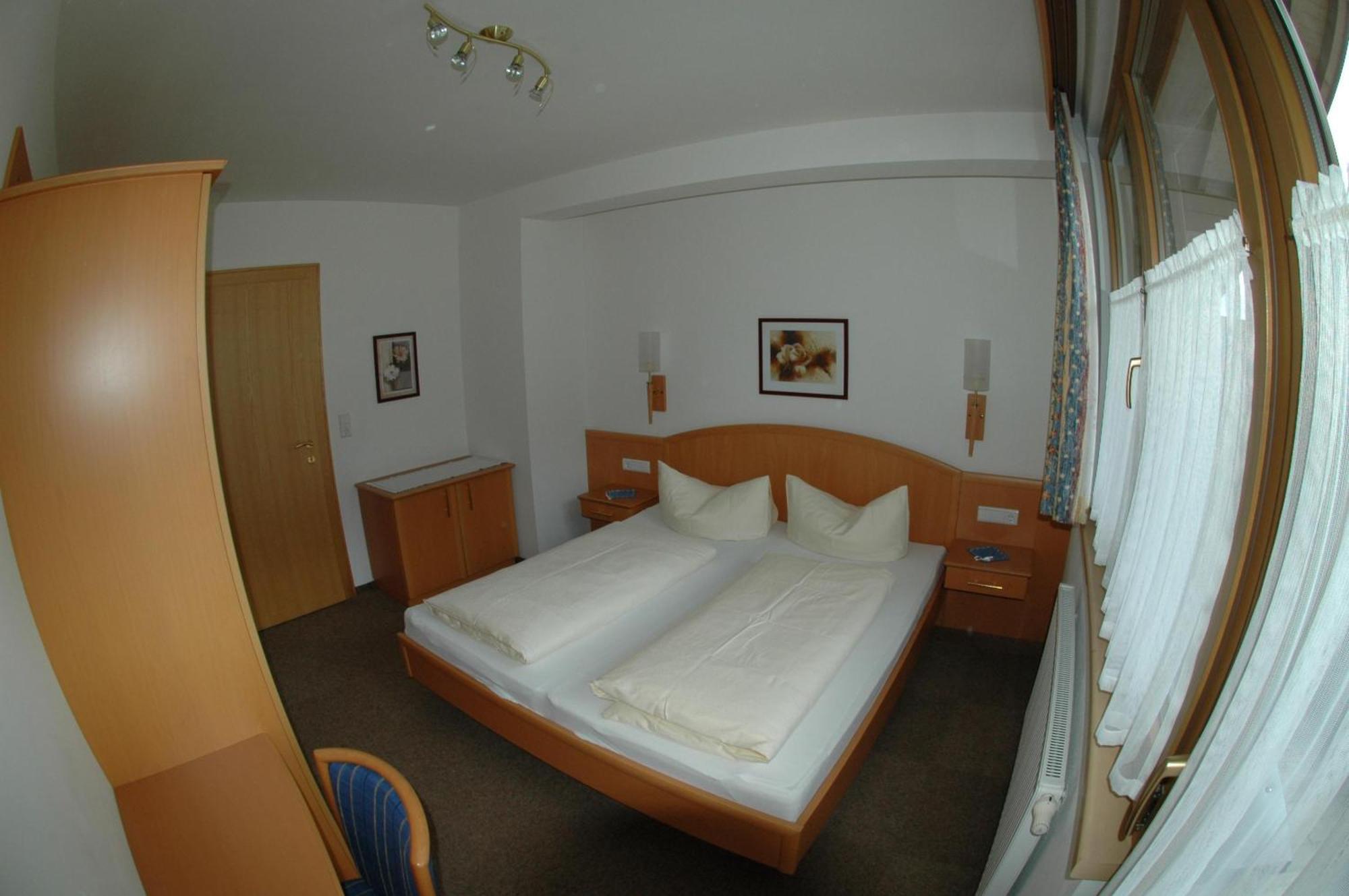 Hotel Garni Jennewein Mayrhofen Ruang foto