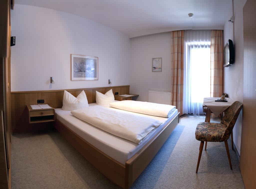 Hotel Garni Jennewein Mayrhofen Ruang foto