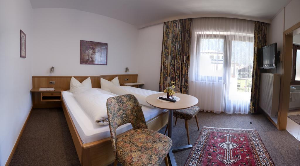 Hotel Garni Jennewein Mayrhofen Bagian luar foto