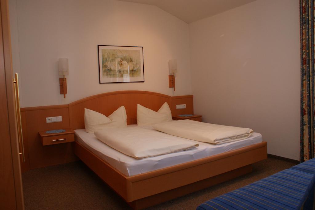 Hotel Garni Jennewein Mayrhofen Ruang foto