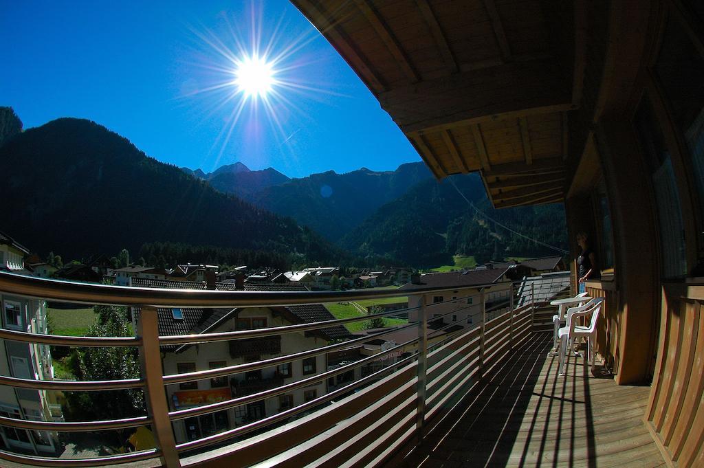 Hotel Garni Jennewein Mayrhofen Ruang foto
