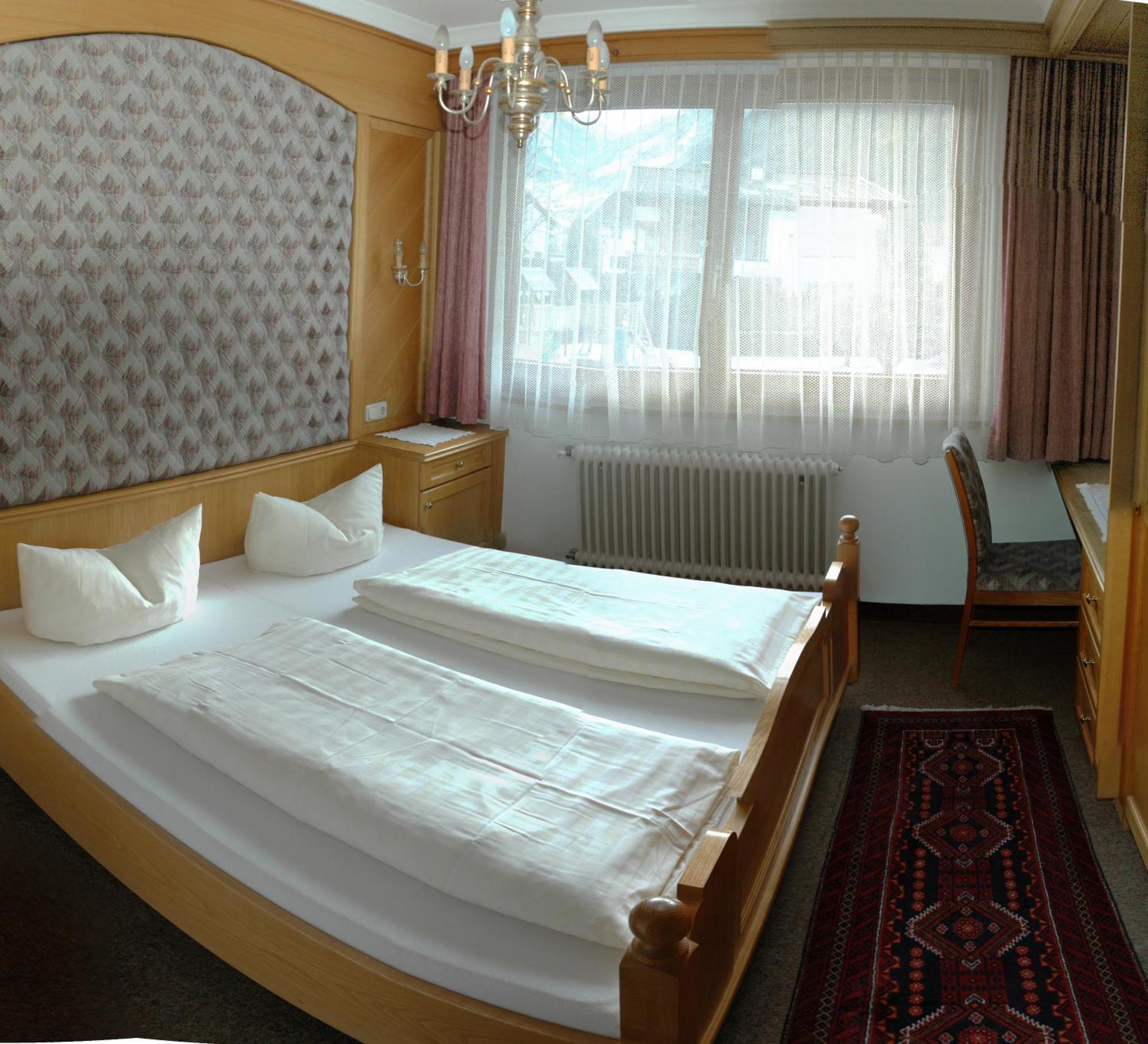 Hotel Garni Jennewein Mayrhofen Bagian luar foto
